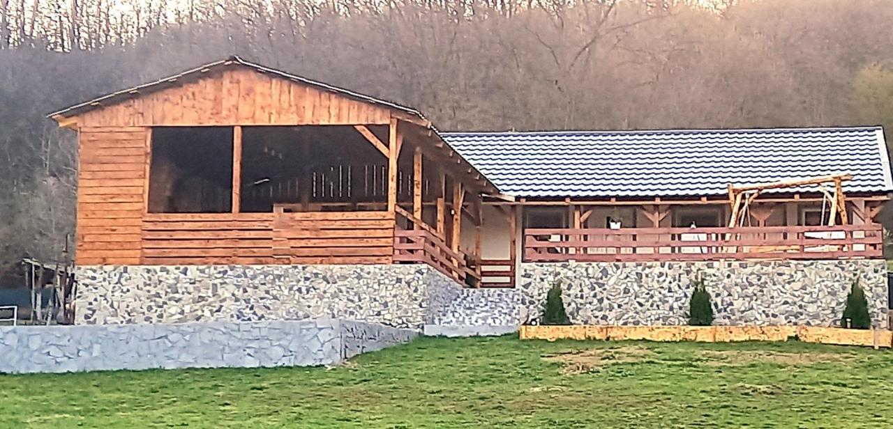 فيلا Casa Claudiu Ieşelniţa المظهر الخارجي الصورة